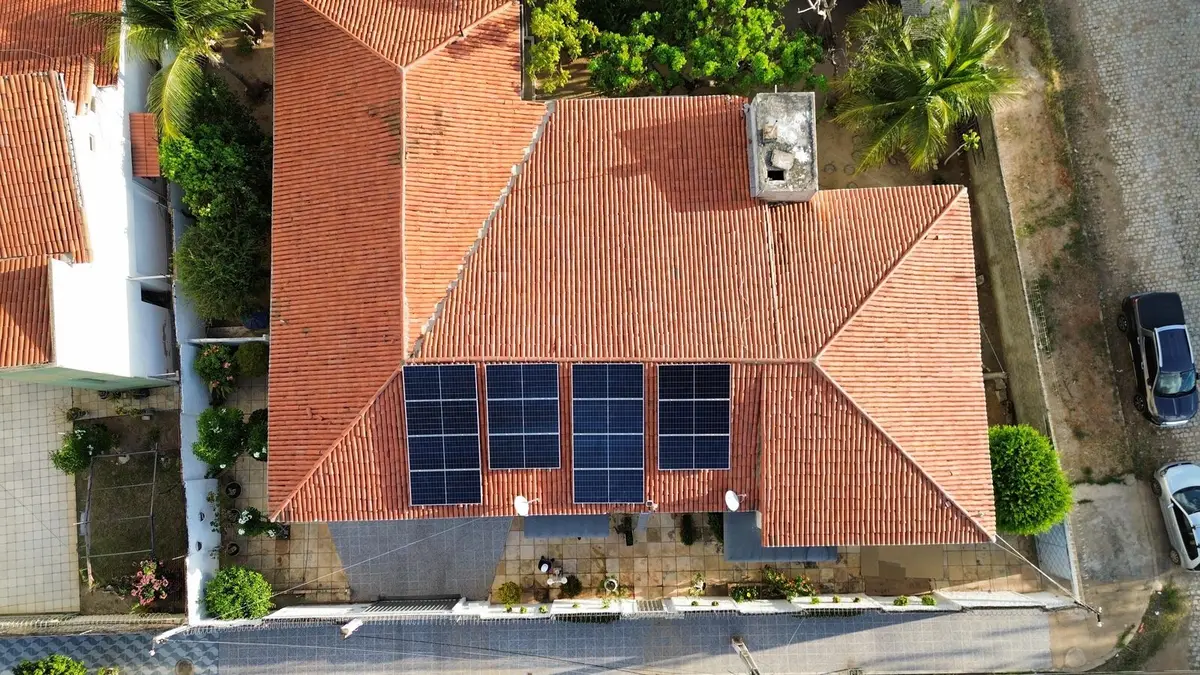Residência com sistema fotovoltaico instalado pela WF Solar em Tibau/RN
